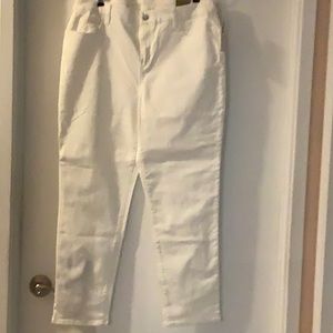 Chicos Girlfriend so sliming ankle jeans. Brand new never worn tags on.